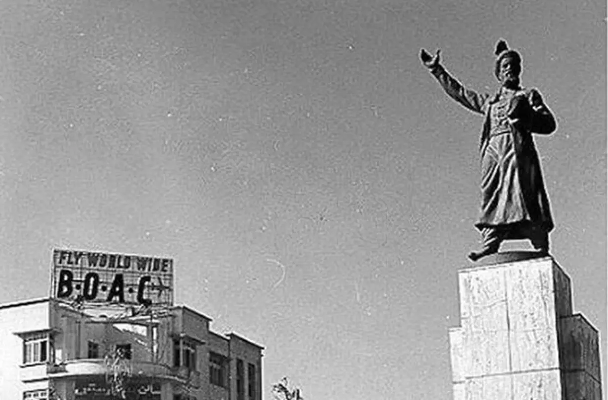 فردوسیِ فراموش‌شده میدان فردوسی؛ تندیسی که دیگر در تهران نیست