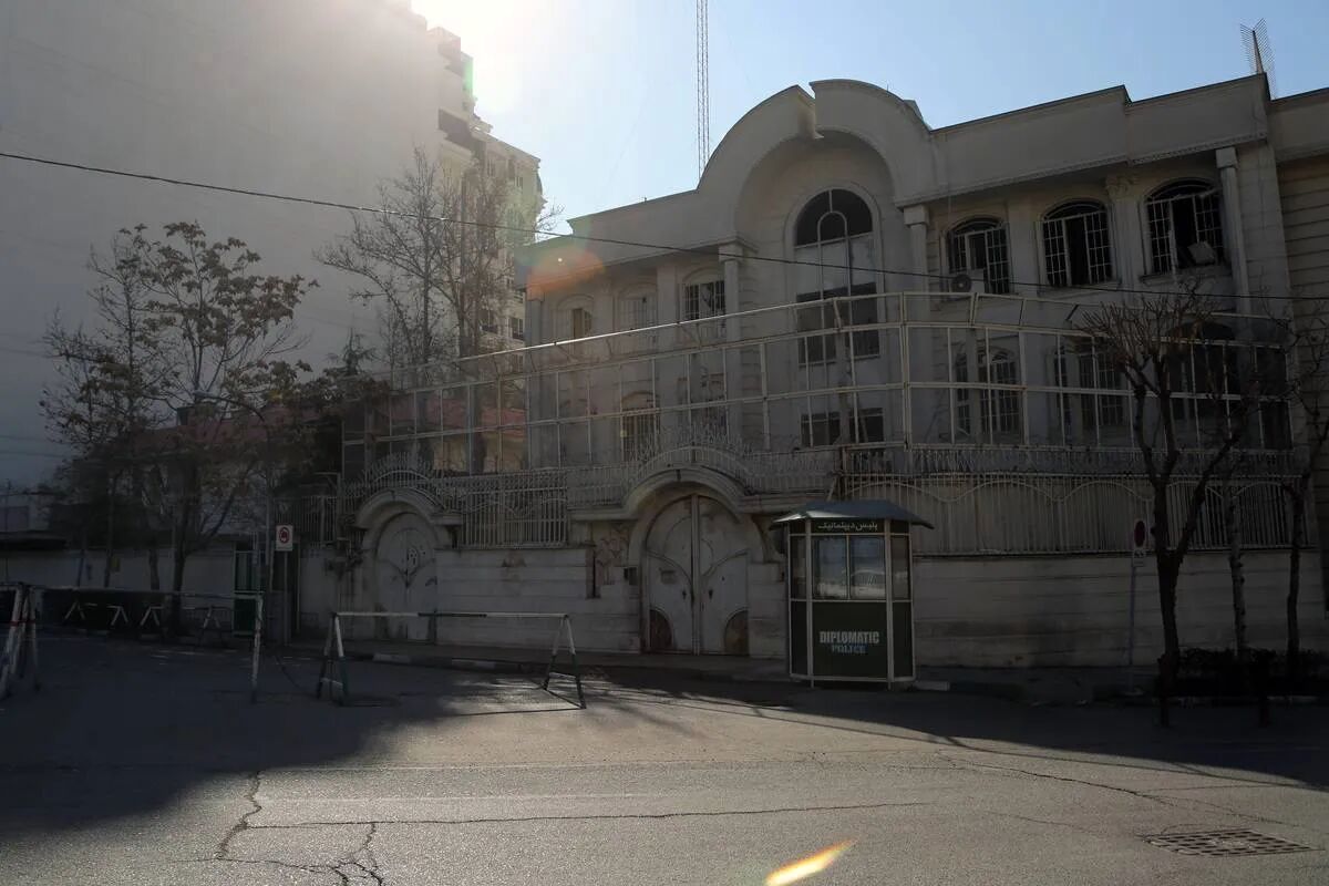 رویترز: درب های سفارت ایران در ریاض بعد از هفت سال گشوده شد