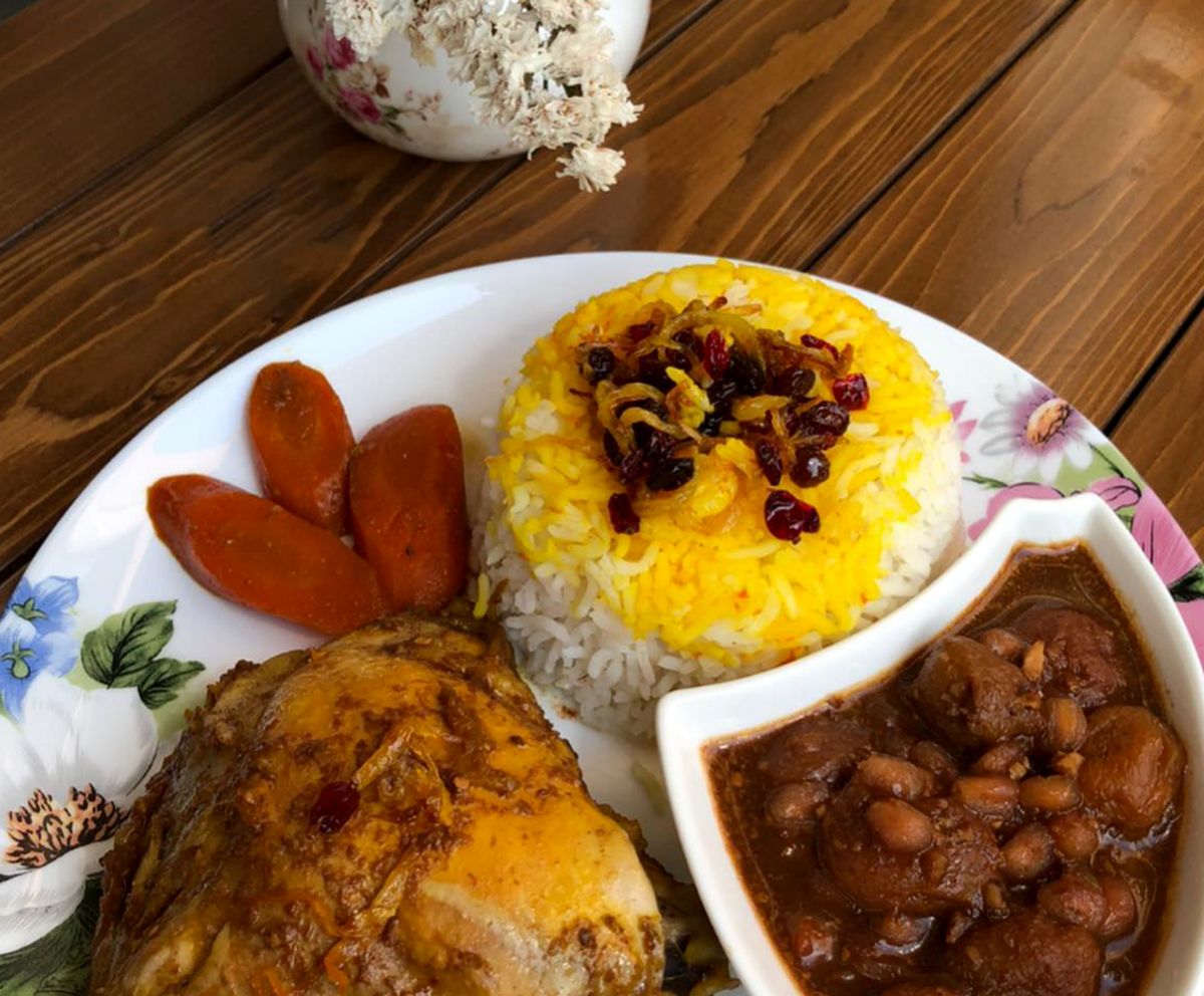طرز تهیه مرغ و آلو با رب انار و هویج مجلسی