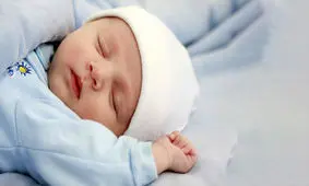 لحظه غیرمنتظره حرف‌زدن نوزاد ۲۳روزه/ ویدئو 