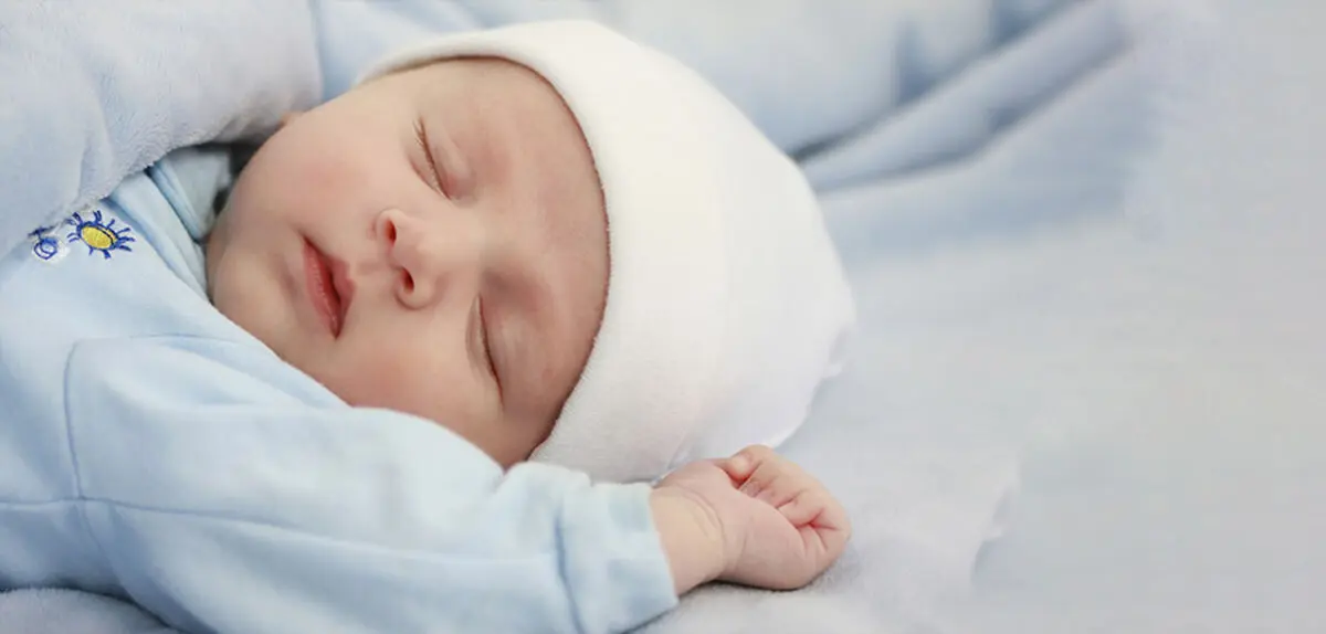 لحظه غیرمنتظره حرف‌زدن نوزاد ۲۳روزه/ ویدئو 