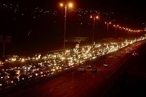 تهدید به خودکشی دلیل ترافیک چند کیلومتری در بزرگراه آیت‌ الله حکیم