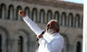 آیا انقلابی شبیه ایران در ارمنستان در حال شکل گیری است؟/ اسقف اعظم گالستانیان، آیت الله خمینیِ ارمنستان می شود؟ 

