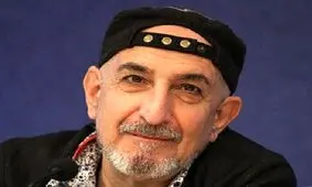 فرهاد آئیش نقش منفی بازی می‌کند