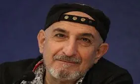 فرهاد آئیش نقش منفی بازی می‌کند