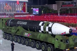 کره شمالی موشک «هیولا» را پرتاب می‌کند