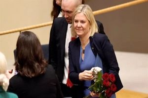 اولین نخست‌ وزیر زن سوئد چند روز پس از استعفا دوباره انتخاب شد