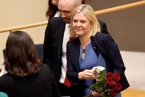 اولین نخست‌ وزیر زن سوئد چند روز پس از استعفا دوباره انتخاب شد
