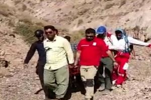 سقوط هولناک پاراگلایدر سوار در روستای گورچویه کرمان
