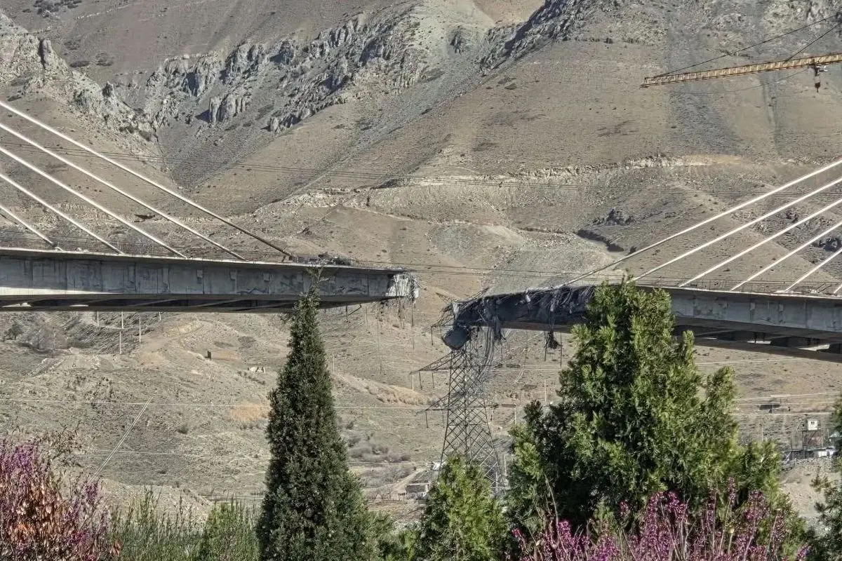 ادعای خنده‌دار خبرنگار آکسیوس درباره حمله به پل کرج و پاسخ دقیق خبرنگار بی‌بی‌سی فارسی 