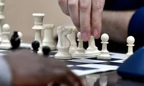 پسر ۱۵ ساله مهاجر که نزدیک بود اخراج شود، استاد بزرگ شطرنج بریتانیا شد

