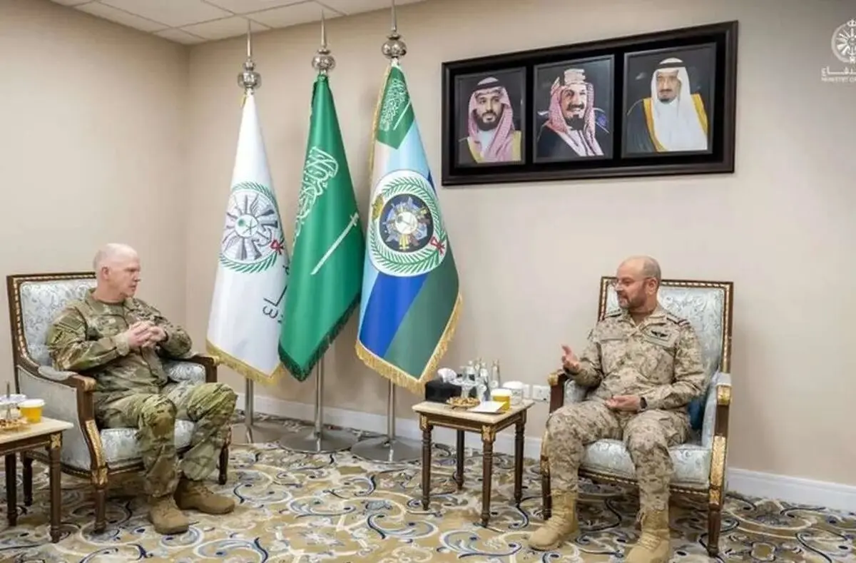 جزئیات دیدار رئیس ستاد ارتش عربستان و فرمانده نیروی زمینی سنتکام