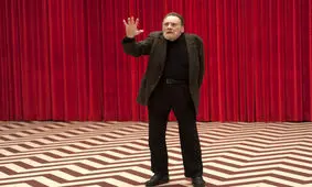 بازیگری که دستش را قطع کرده بود درگذشت