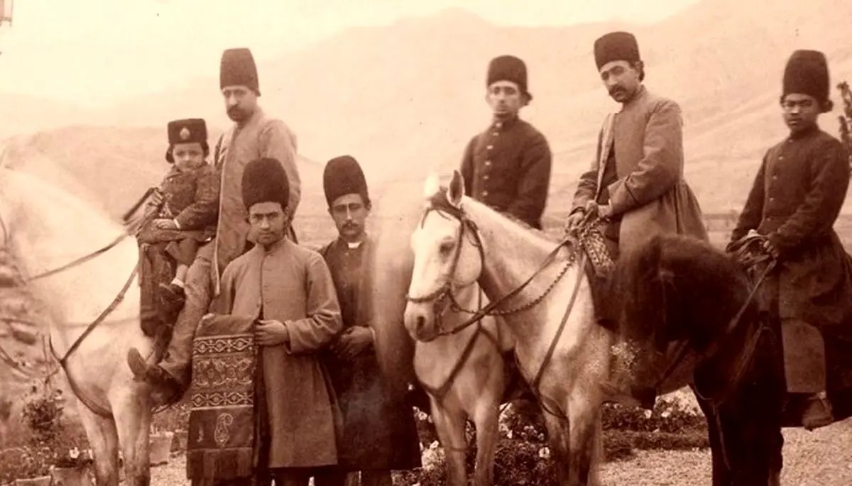 سفر در زمان؛ عکس دسته‌جمعی «شاهزادگان قاجار» در دوران حکومت ناصرالدین شاه