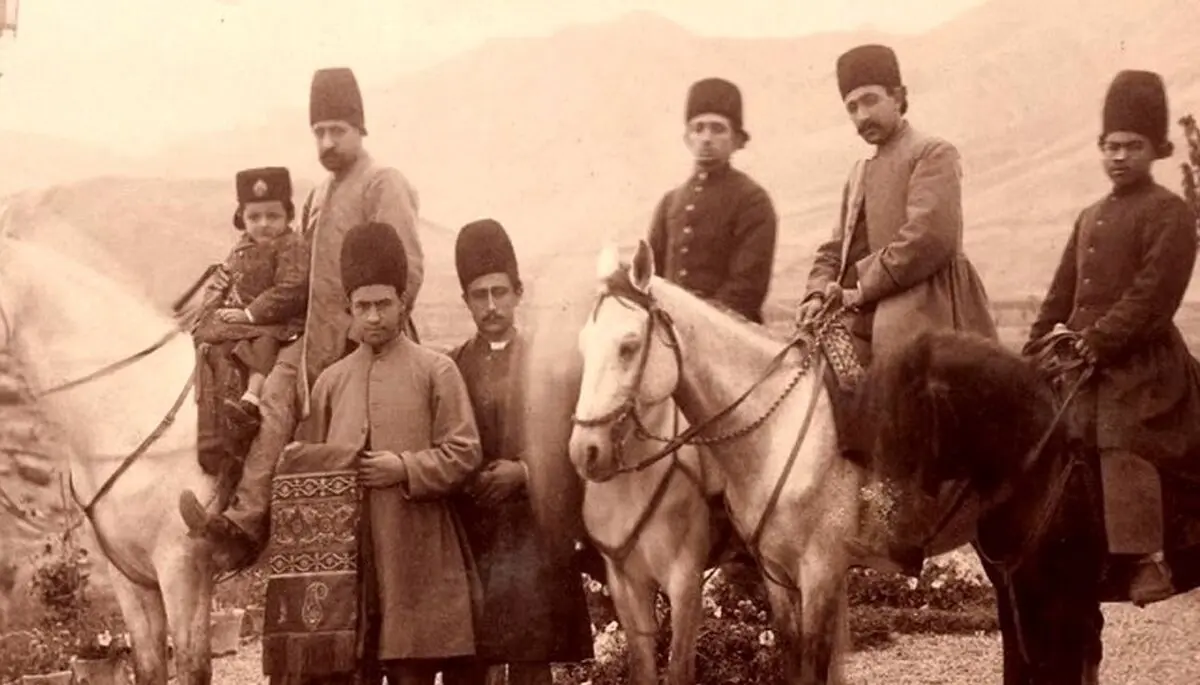 سفر در زمان؛ عکس دسته‌جمعی «شاهزادگان قاجار» در دوران حکومت ناصرالدین شاه