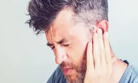 وزوز گوش نشانه چیست و چگونه درمان می شود؟