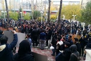 تجمع تعدادی از دانشجویان در دانشگاه های تهران/ فضای خیابان مرکزی تهران در چهلمین روز درگذشت مهسا امینی