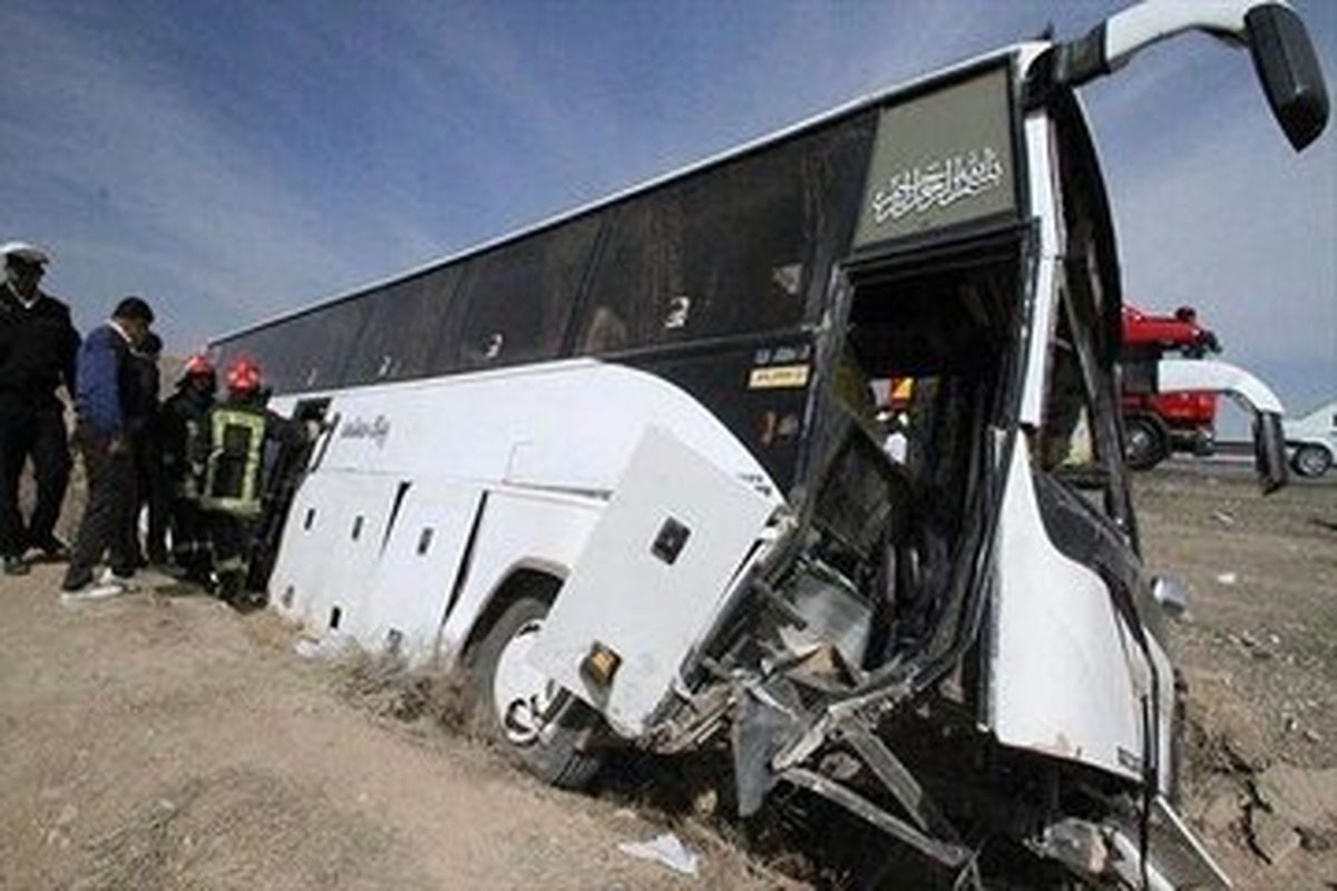واژگونی اتوبوس حادثه ساز شد