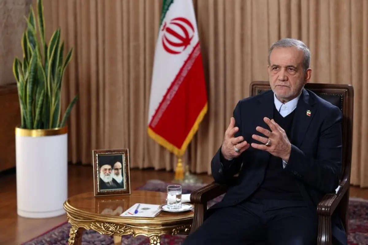 پزشکیان: اعتراضات مردم را به‌حق می‌دانیم/ به هیچ وجه کسی که اعتراض دارد را نادیده نمی‌گیریم/ مردم صف‌شان را از اغتشاشگران جدا کرده‌اند/  حمله به اماکن عمومی و آتش زدن مساجد نقشه آمریکا و اسرائیل است