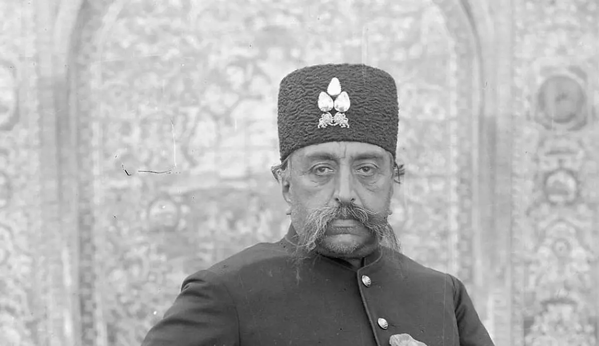سفر به عصر قاجار؛ از «مظفرالدین شاه با شاخۀ گل» تا «کشاورزان مازندرانی در شالیزار»