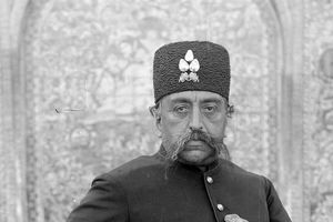 سفر به عصر قاجار؛ از «مظفرالدین شاه با شاخۀ گل» تا «کشاورزان مازندرانی در شالیزار»