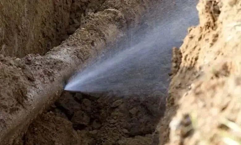 آبی که ۳ ماه است در تهران هدر می‌رود/ ویدئو