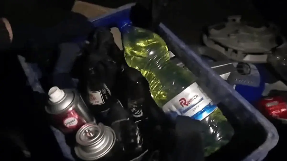 کشف کوکتل‌مولوتوف از خودروی مشکوک در بجنورد/ ویدئو