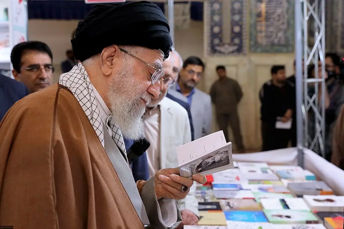 زندگی‌نامه رهبر شهید انقلاب/ آیت‌الله خامنه‌ای از زندگی فقیرانه در مشهد و ترور در تهران تا رهبری ایران