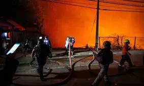 نجات دختر ۱۶ ساله از میان شعله‌های آتش و دود