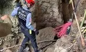 عکس هولناک جویندگان طلا که در غار آبی گرفتار شدند | آب دارد بالا می‌آید