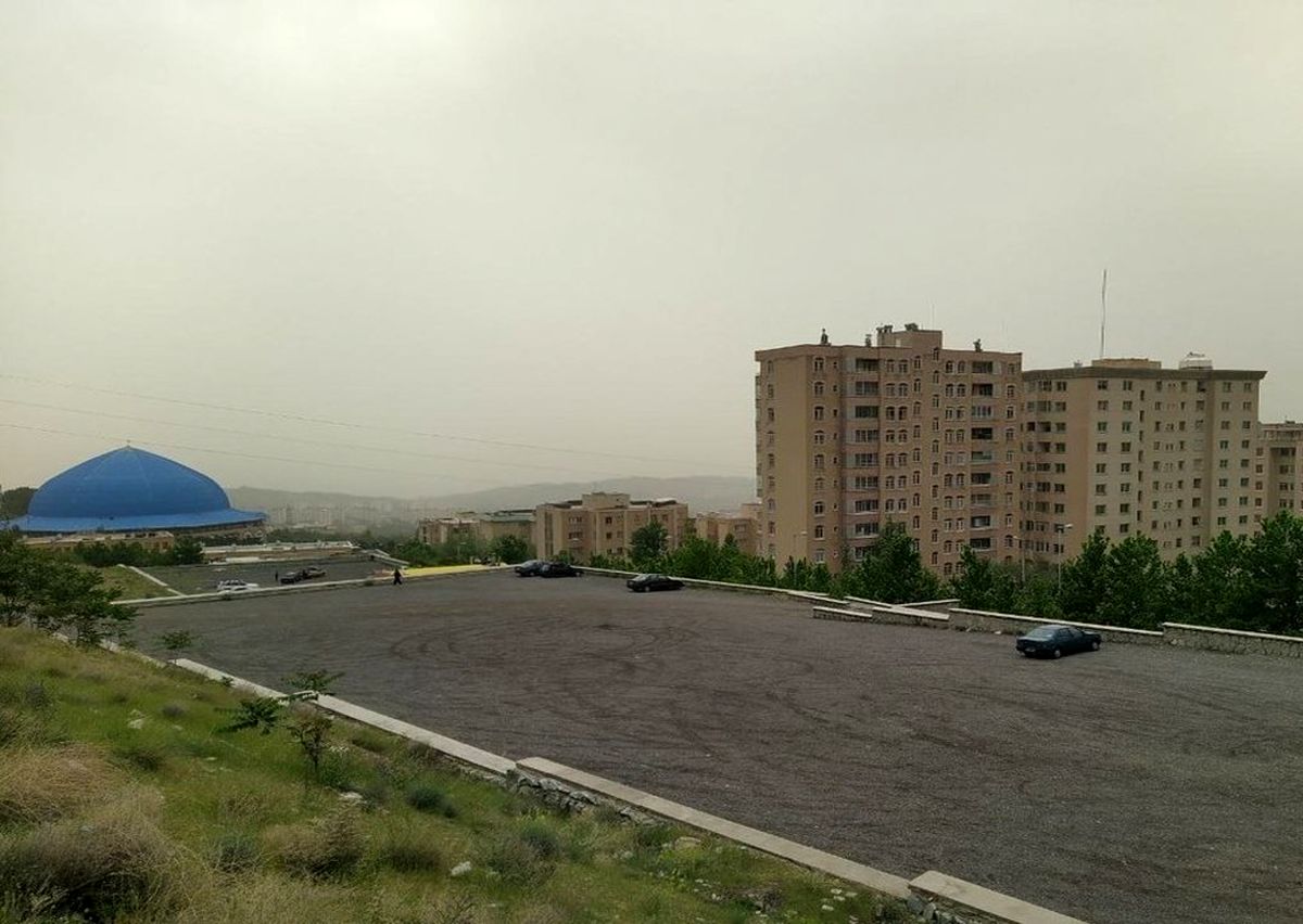 گلایه خانواده ها از تعطیلی دیرهنگام مدارس به دلیل آلودگی هوا/ مسئولین هم صبح روز یکشنبه فهمیدند؟