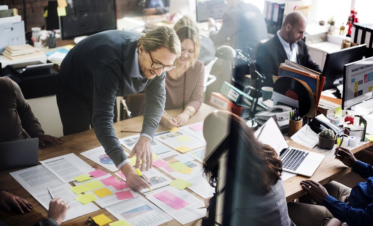 چگونه یک Pitch Deck موفق، مسیر مهاجرت استارتاپی و جذب سرمایهگذار را هموار میکند؟
