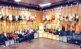 اعتراض شدید داریوش پیرنیاکان به ممنوعیت ورود ساز/عباس عبدی: بازتاب سیاست ضد موسیقی را باید در کنسرت‌های هزاران نفری در کشورهای همسایه دید