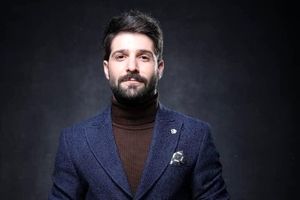نوازندگی غمگین «حمید هیراد» روی تخت بیمارستان/ ویدئو