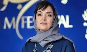 سفر در زمان؛ «میترا حجار» با لباس نظامی روی صحنه تئاتر؛ سال 98