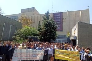 تجمع راهبران مترو تهران در اعتراض به حذف سنوات ارفاقی مشاغل سخت و زیان‌آور

