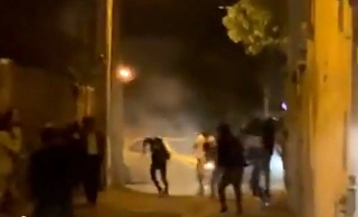 روایت خبرگزاری تسنیم از ناآرامی های دیشب در زنجان/ متأسفانه برخی نوجوانان و جوانان در زمین دشمن بازی کردند