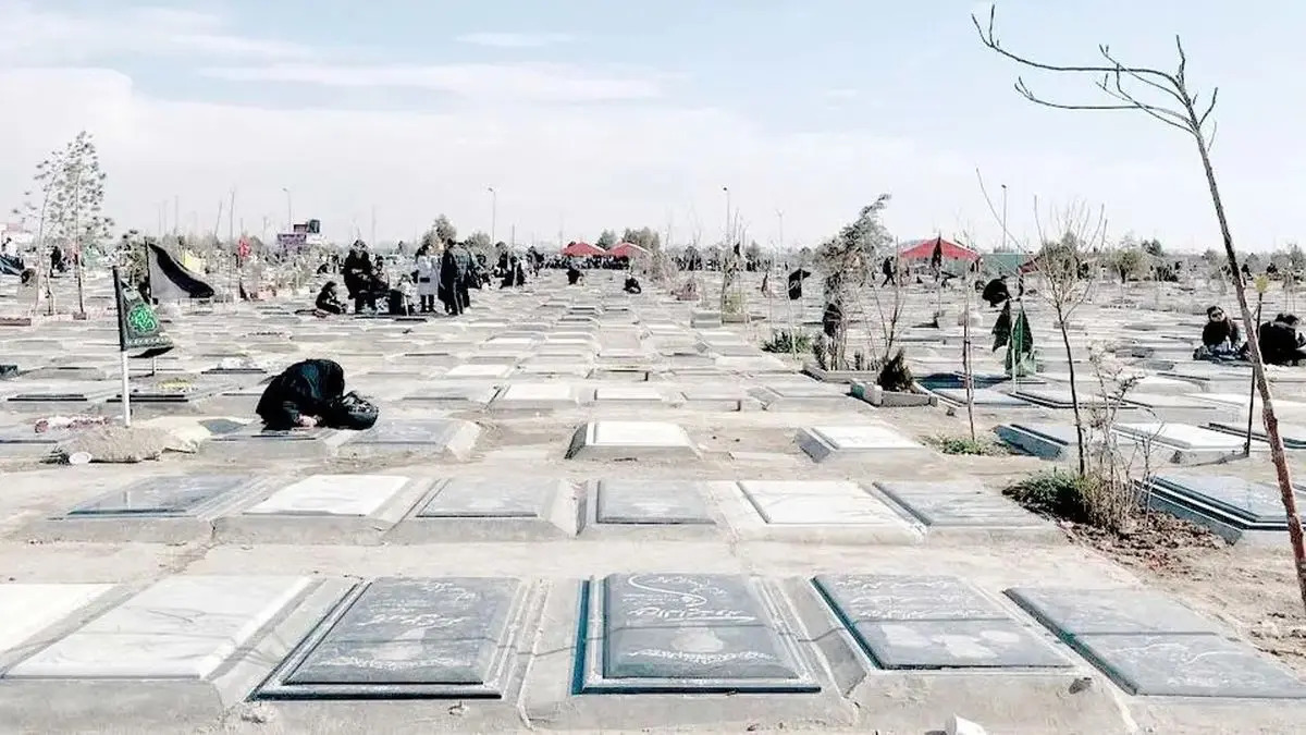 داغ ۴۰روزه؛ گزارش میدانی روزنامه شرق از برگزاری چهلم جان‌باختگان ناآرامی های دی‌ماه در بهشت‌ زهرا