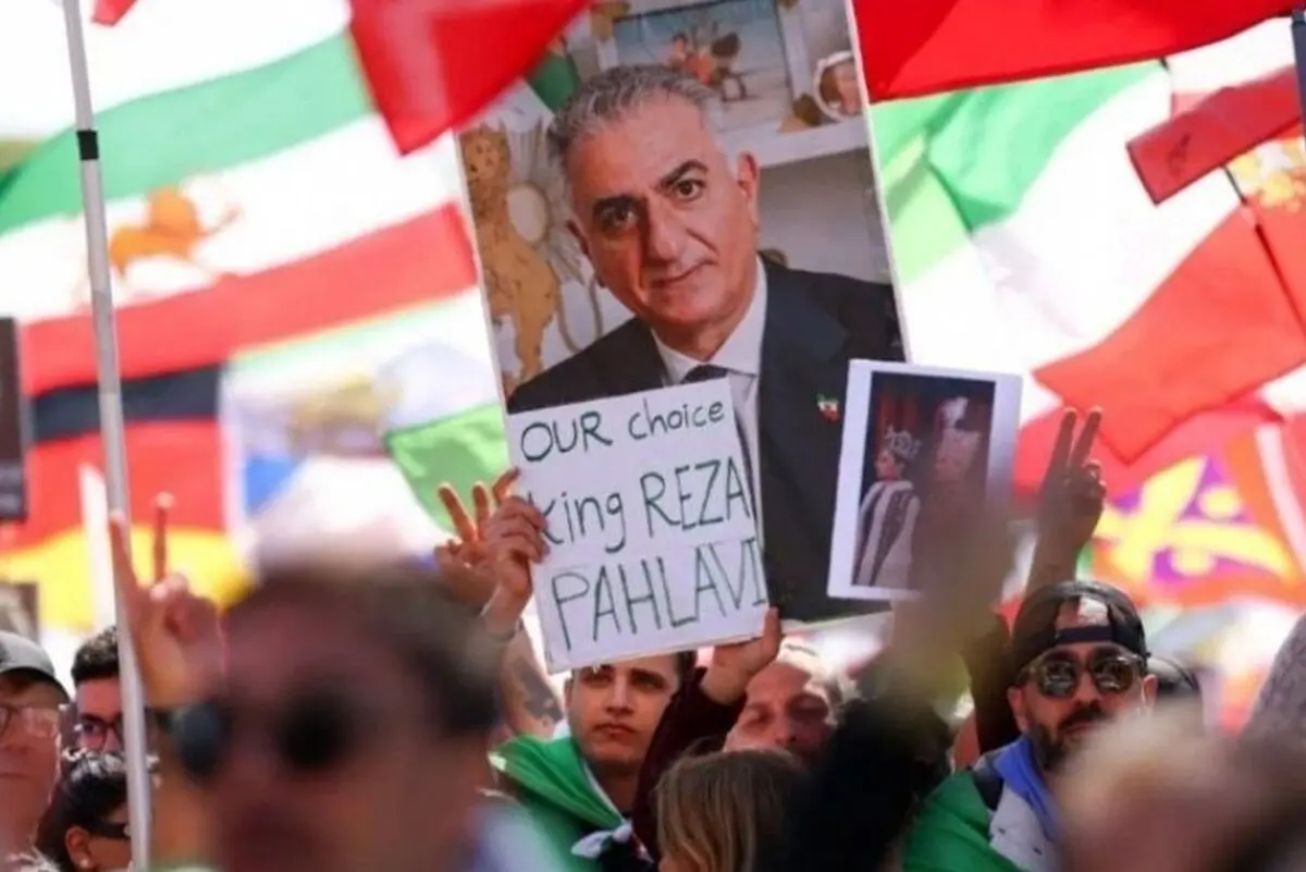 وحشیگری فرقه پهلوی از دید میدل‌‌ایست‌آی | سلطنت‌طلبان ایران، فعالان ضدجنگ را هدف قرار داده‌اند