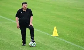 آقای قلعه‌نویی؛ از آن ۱۴۰ میلیارد پاداش، به مردم میناب هم کمک کنید!/ سرمربی تیم ملی فوتبال، منتقدان خود را متهم به سکوت و فرار در جنگ کرده است