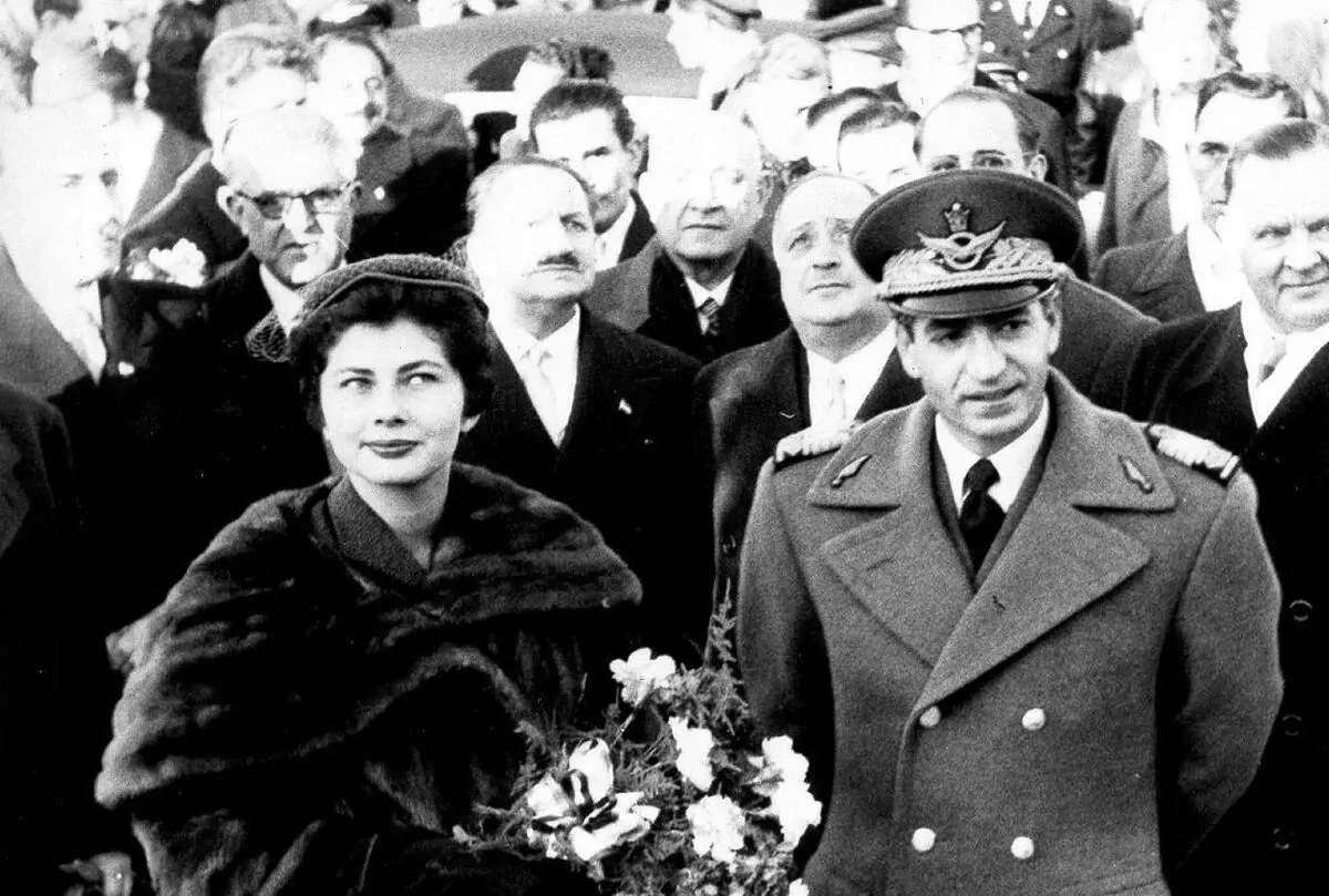 سفر در زمان؛ «ثریا، ملکه دو رگه ایران در دوره پهلوی دوم» در 58 سالگی؛ سال 1369/ عکس
