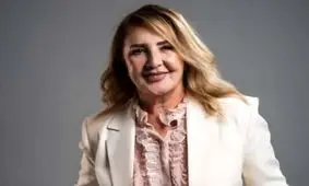 نوش‌آفرین روی دریاچه سد کرج در دهه 50/ عکس

