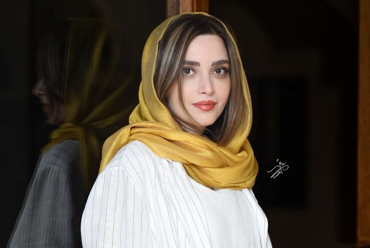  بهنوش طباطبایی در تولد 44 سالگی در کنار پدر و مادرش 
