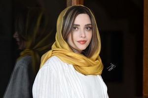 بهنوش طباطبایی در تولد 44 سالگی در کنار پدر و مادرش