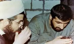 کنایه تند کارشناس شبکه افق به حسن روحانی، با اشاره به گروهی به نام مجمع عقلا برای پایان دادن به جنگ در دهه 60/ تاریخ جنگ و خاتمه آن، در حال تکرار است؟/ ویدئو