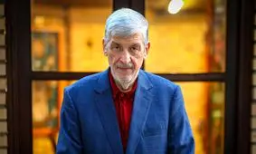 راهبرد تندروها در سیاست خارجه، انزوای ایران است/ آنها «کاسب تحریم» هستند/ در جلساتشان می‌گویند باید در موضع جغرافیایی امام زمان اقدام کنیم/ ​تندروها افرادی ثابت را در اختیار دارند که وظیفه‌شان آتش زدن سفارتخانه‌هاست