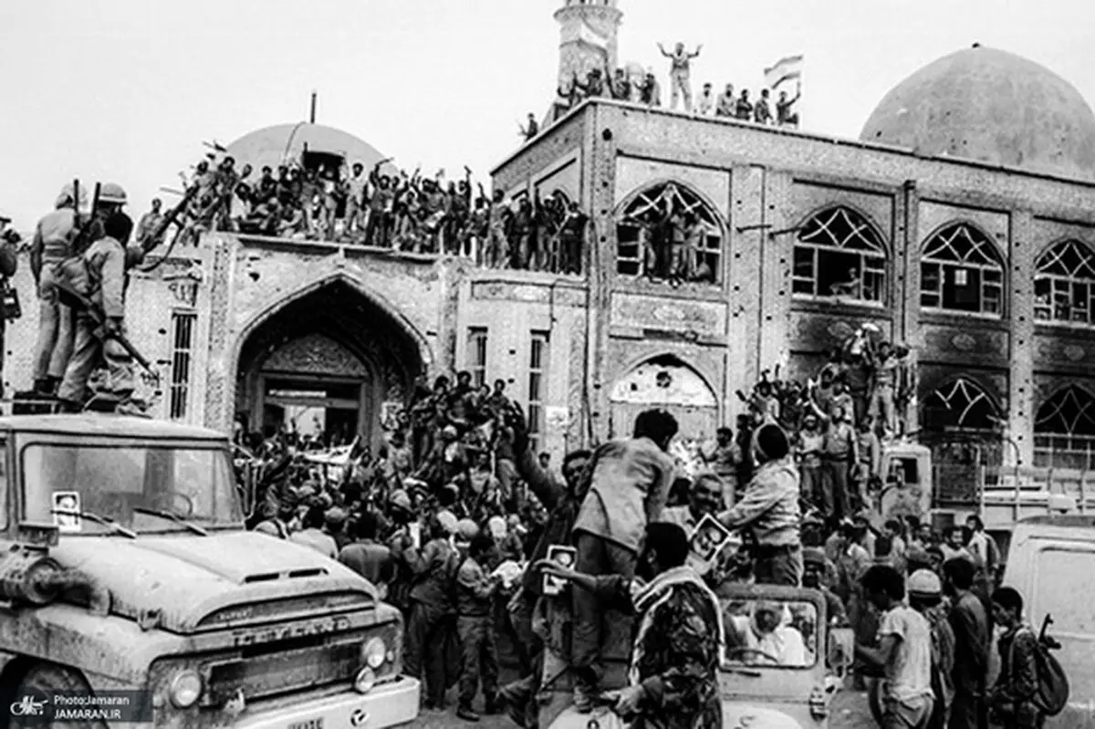  امام خمینی (س) پس از فتح خرمشهر جنگ را «خاتمه یافته» دانسته بودند/ عکس