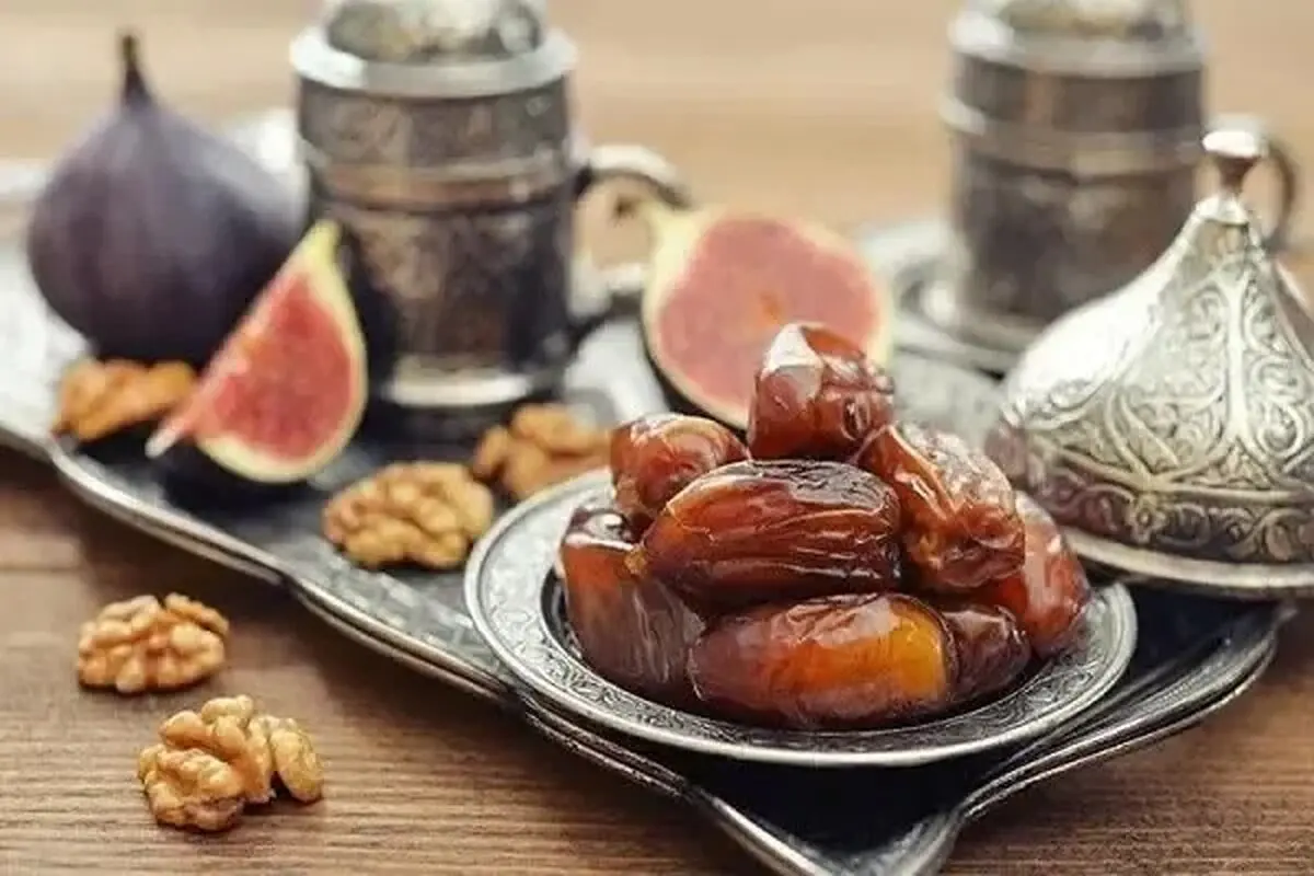 معجزه افطار کردن با خرما