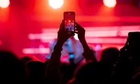 افرادی که سلبریتی ها را می پرستند خودشیفته و مادی گرا هستند