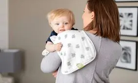 آیا واقعا نوزادها باید بادگلو بزنند؟